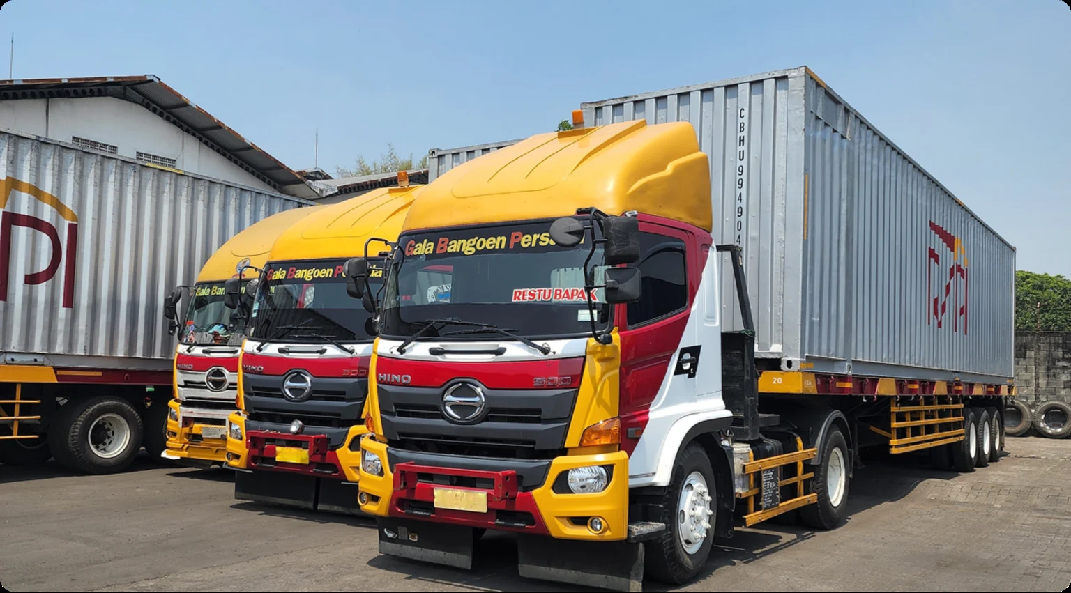 Truk kontainer dan trailer RAPI